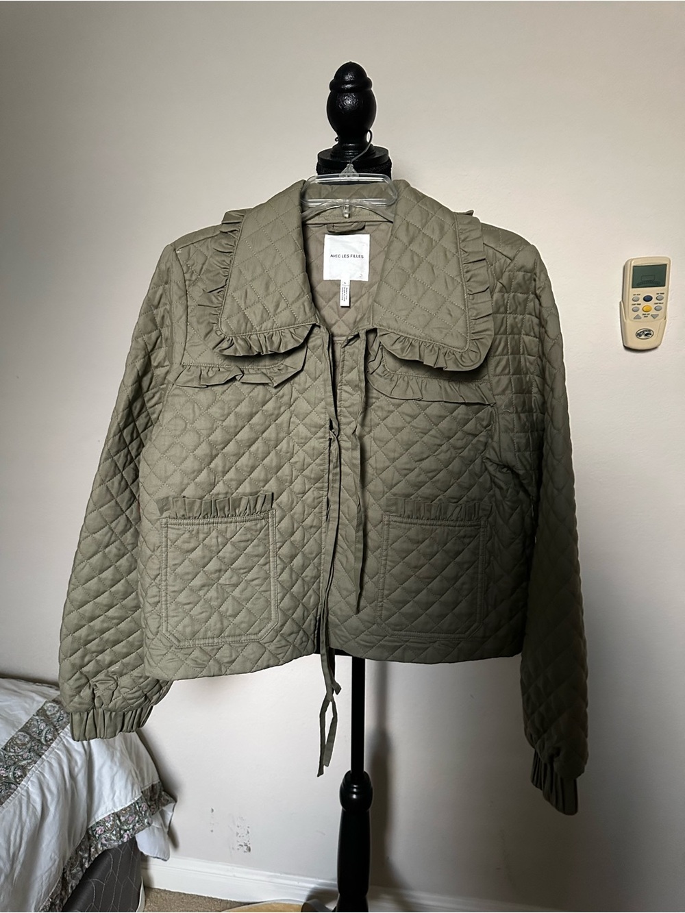 Avec les filles Olive Green Jacket QUILTED COTTON BOW FRONT JACKET. Size L- NWOT